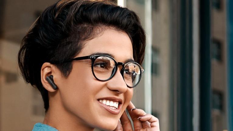 出差耳机推荐！出差办公通话谁最靠谱？五款入耳式降噪耳机横评，续航给力、佩戴舒适、通话清晰