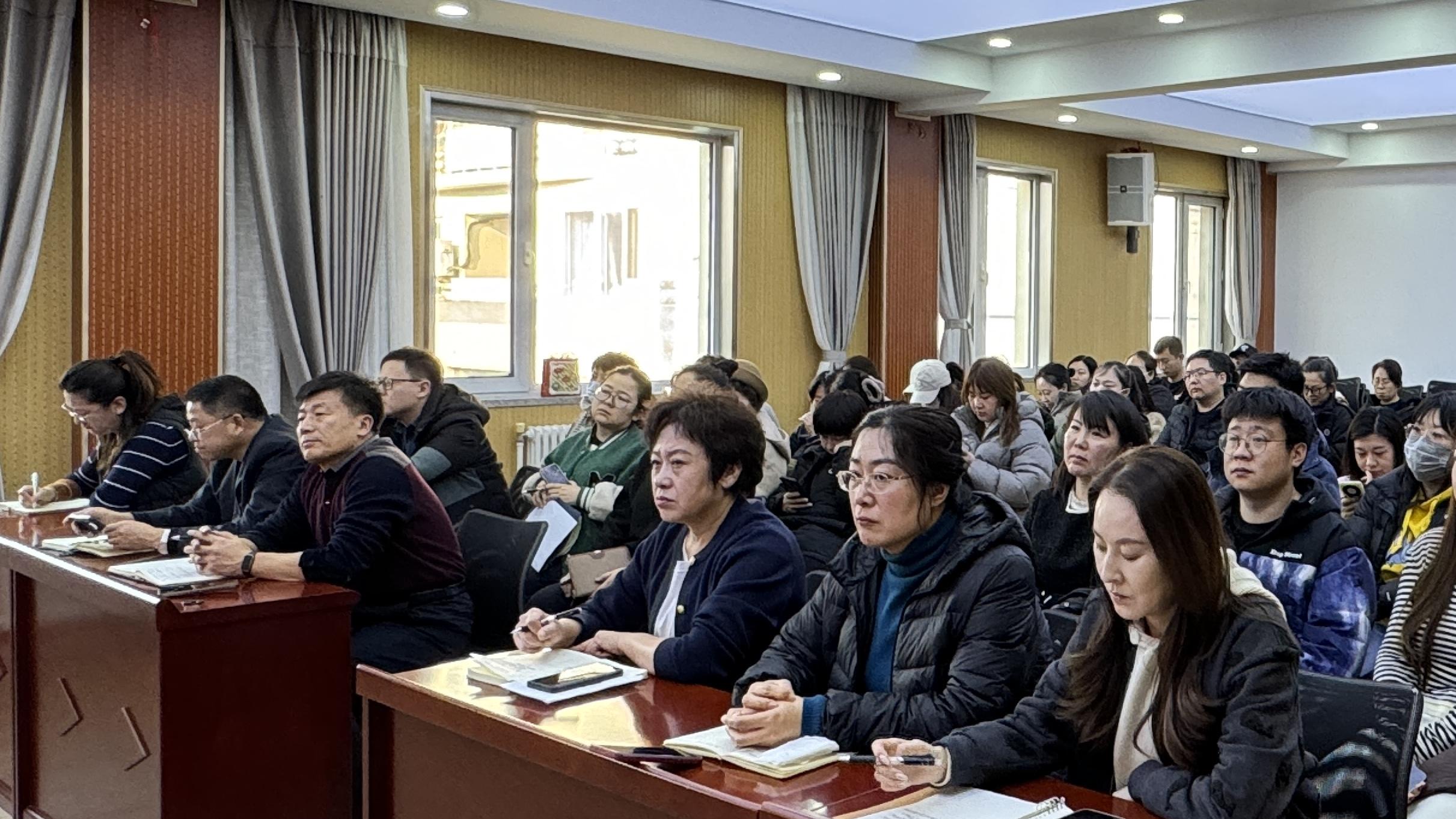 李士国老师应邀到甘井子区机场街道作四中全会精神宣讲