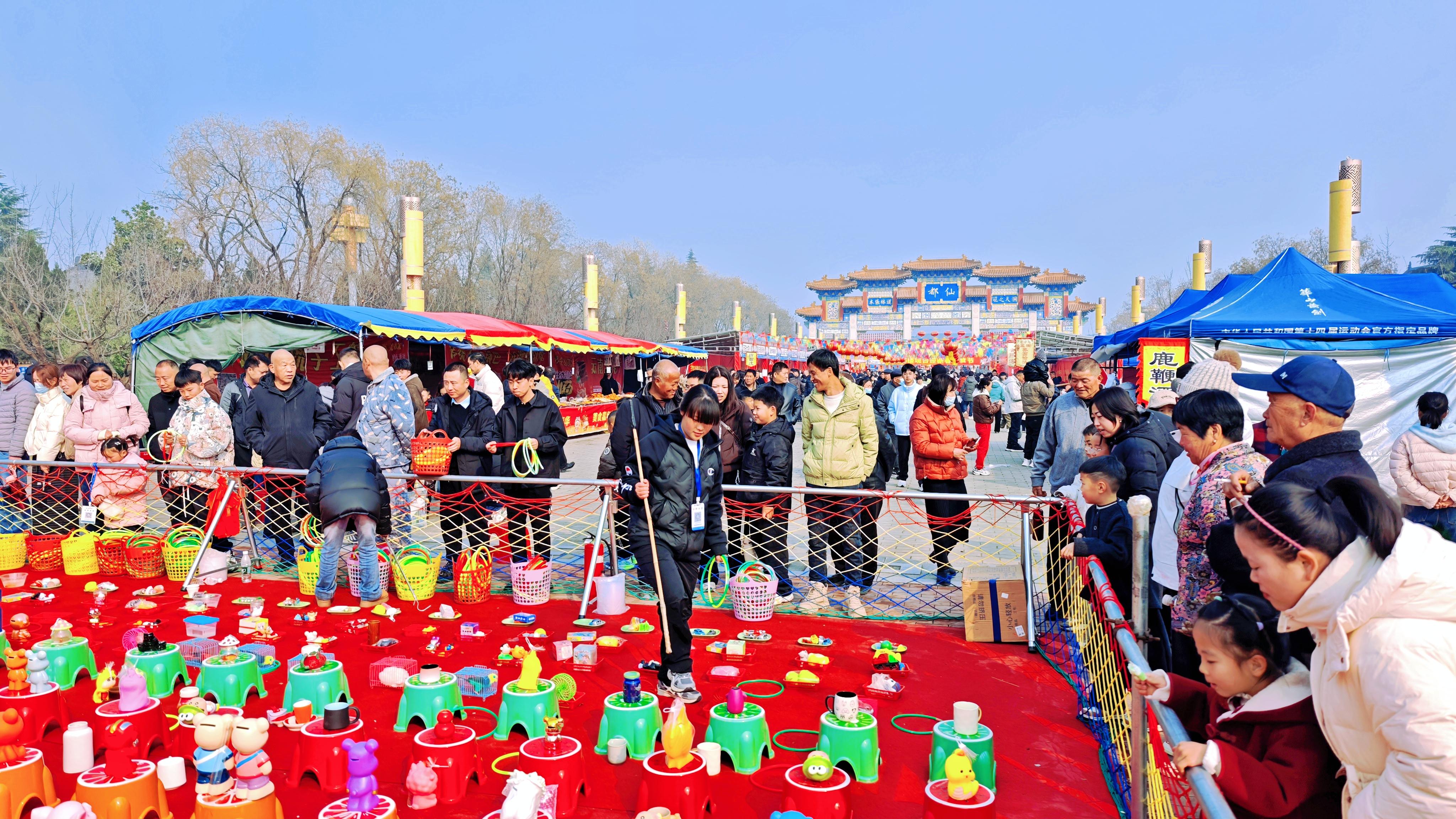 福地楼观新春大戏开锣！秦腔吼出红火年，马背沾福解锁一年好运