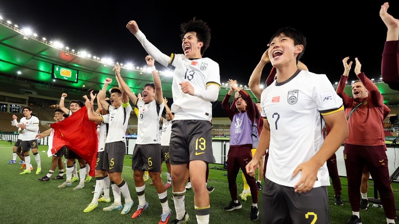 国足3：0轻取越南进决赛，名嘴黄健翔给出精彩点评！