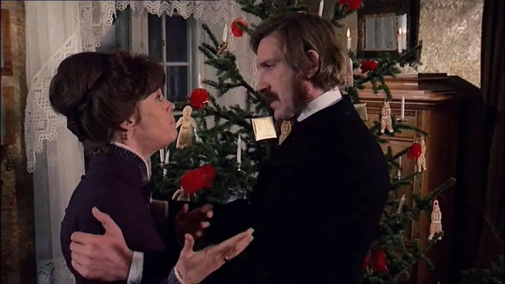 《玩偶之家》：女人爱到死心塌地，便会把爱人当作全世界，弄丢自己；而男人则会把她当作玩偶，失去后才追悔