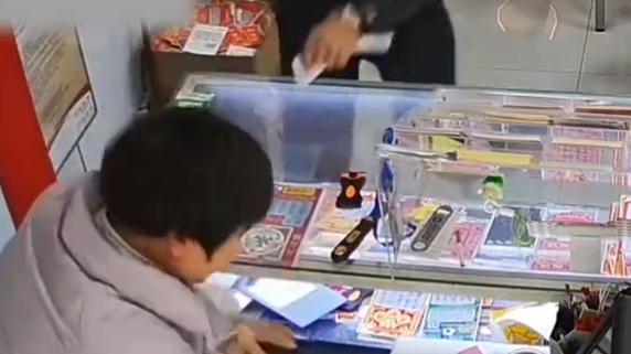 853万大奖风波！男子用家人生日买彩票中奖 兑奖时刻突生波折