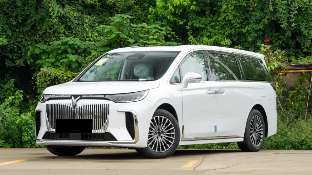 岚图梦想家PHEV典藏版上市，售价45.99万，纯电续航350km