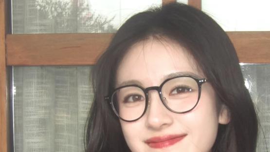 镜片后的妆容美学：让眼镜和妆容默契 “共谋”