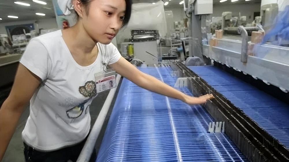 服务员PK进厂？哪个更适合普通人