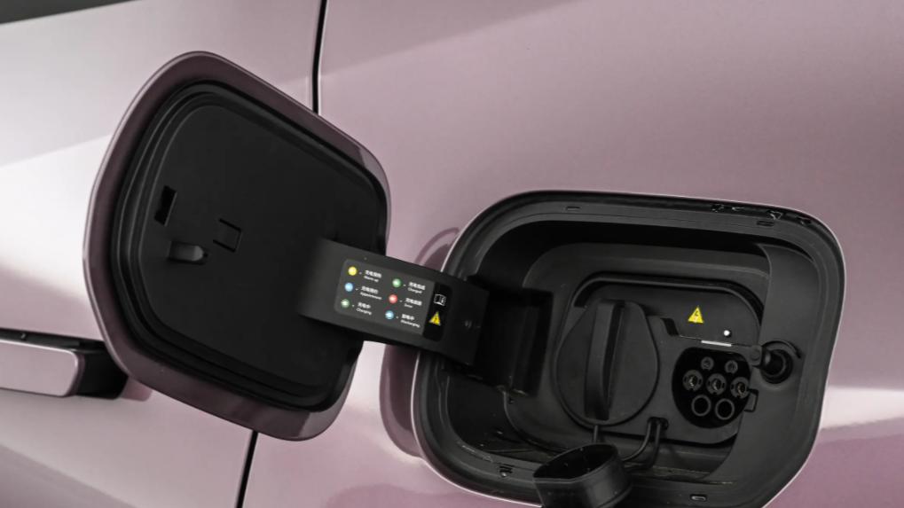 指导价17.58万，领克07 EM-P碳纤维尾翼版上市，运动感更强？