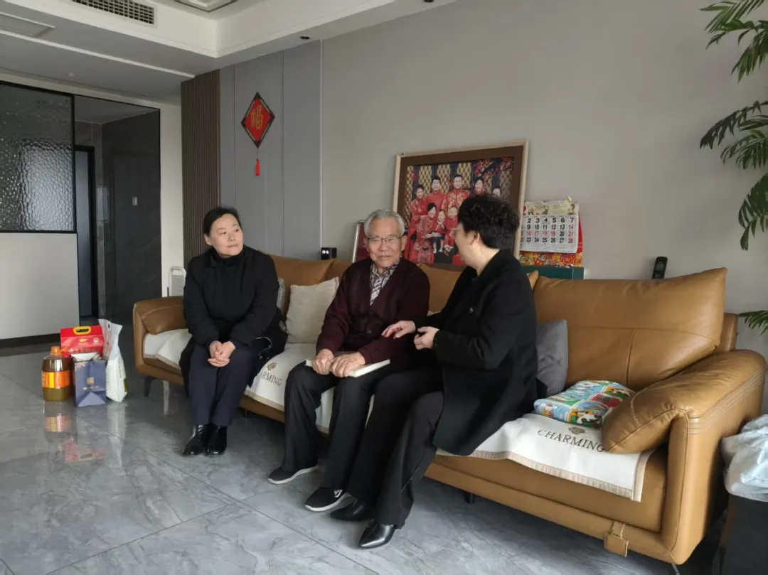 农工党薛城区支部组织看望慰问老党员