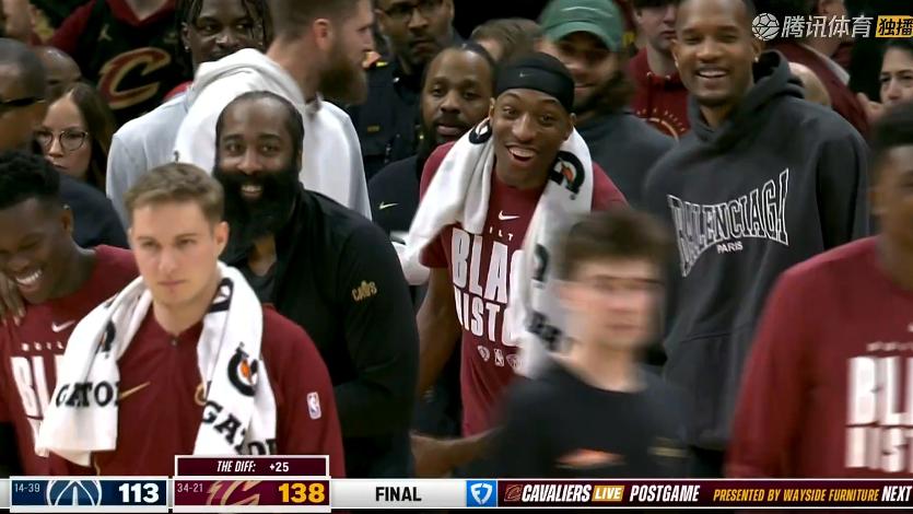 骑士五连胜！米切尔30+3+5，赛后哈登一把搂着施罗德，庆祝胜利