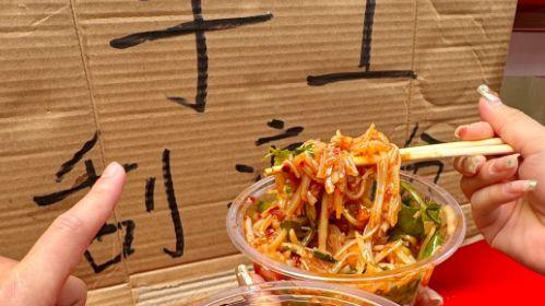 长沙刮凉粉：白嫩滑溜拌辣油，夏天救命