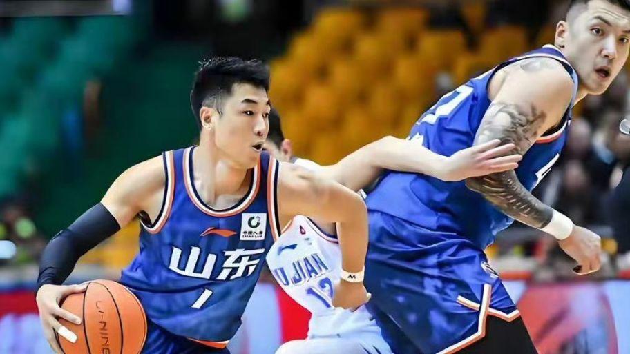 山东男篮翻译怒扇自己5个耳光，被罚2万，冤吗？邱彪被罚款6万，禁赛2场