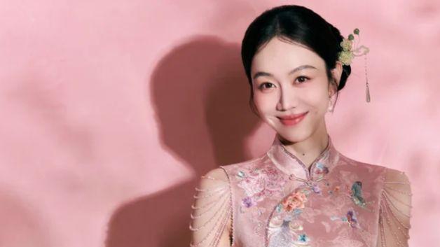 一马当先好彩头，新年氛围感从这盘妆容开始