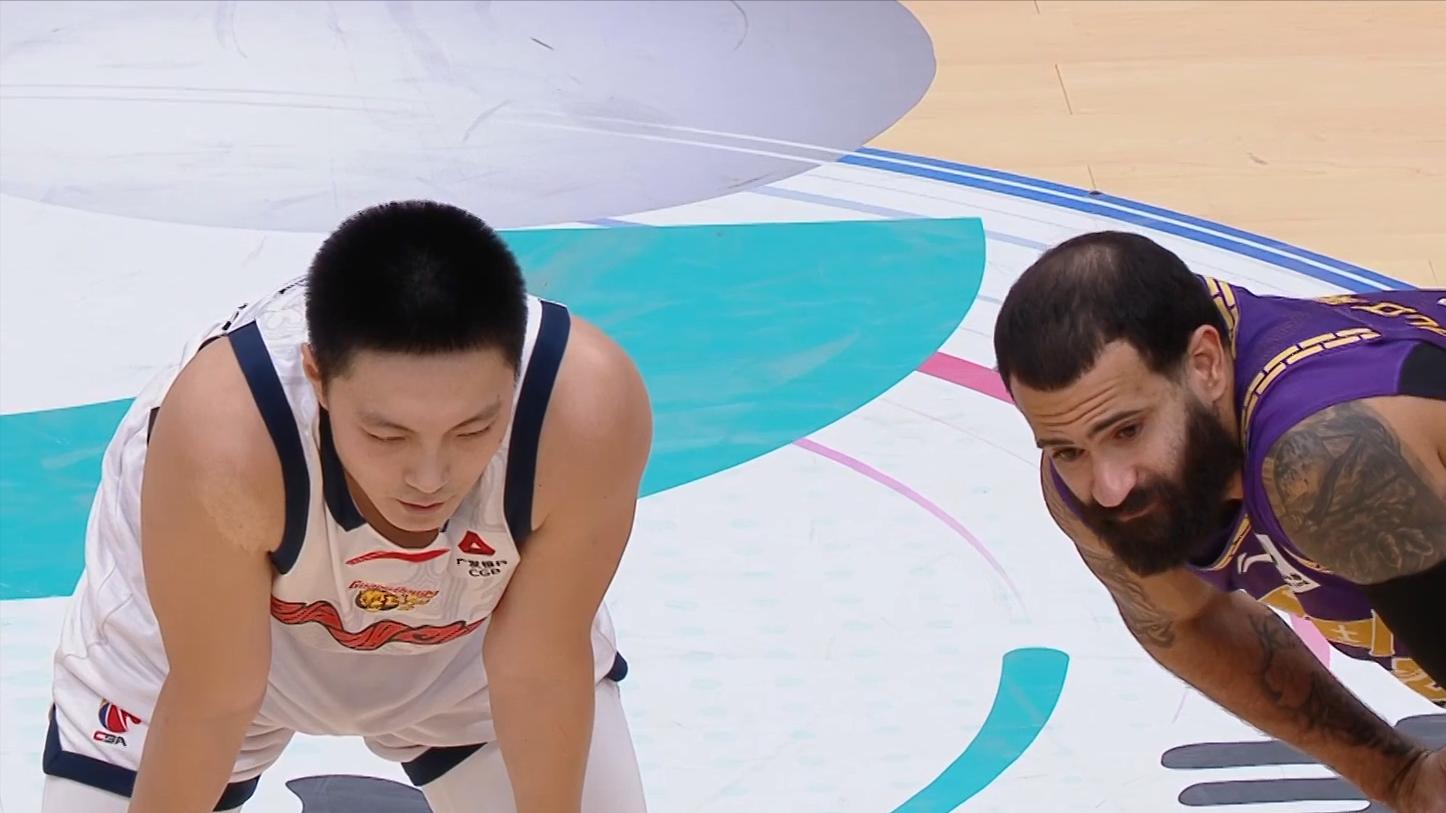 CBA：胡明轩14分取胜，徐杰缺阵外援爆发，廖三宁空砍17+9