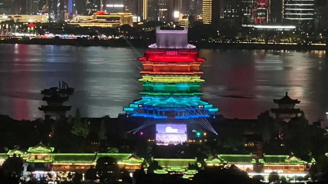 集体毁容的“老登景区”，快把年轻人丑哭了
