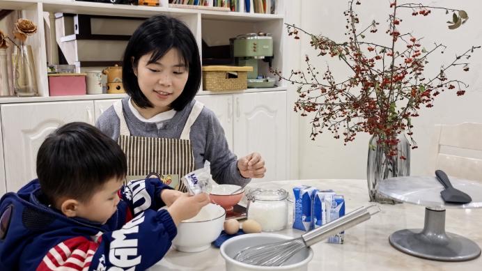 双重身份的守护！华新实验小学食堂妈妈的“同校陪伴”日常