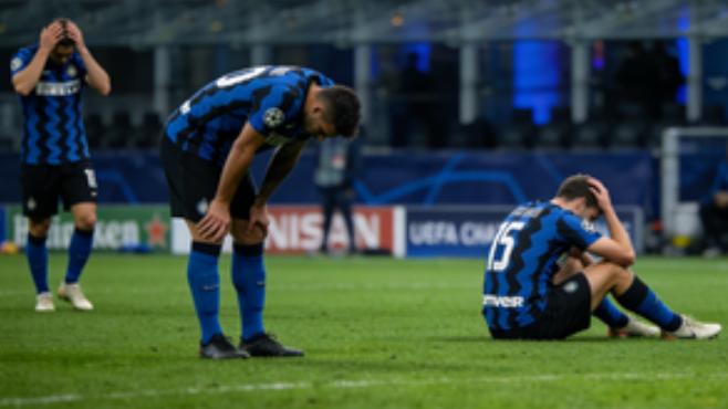 国米到底怎么了？意甲10分领跑封神，欧冠却2-5被黑马双杀耻辱出局