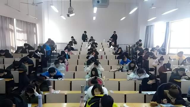 专升本学历到底算不算本科？能不能考公务员？今天一次性说清楚