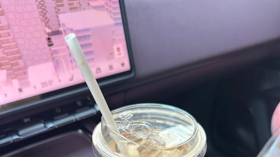 极氪 7X 车主狂喜！杯托免费升级安排了