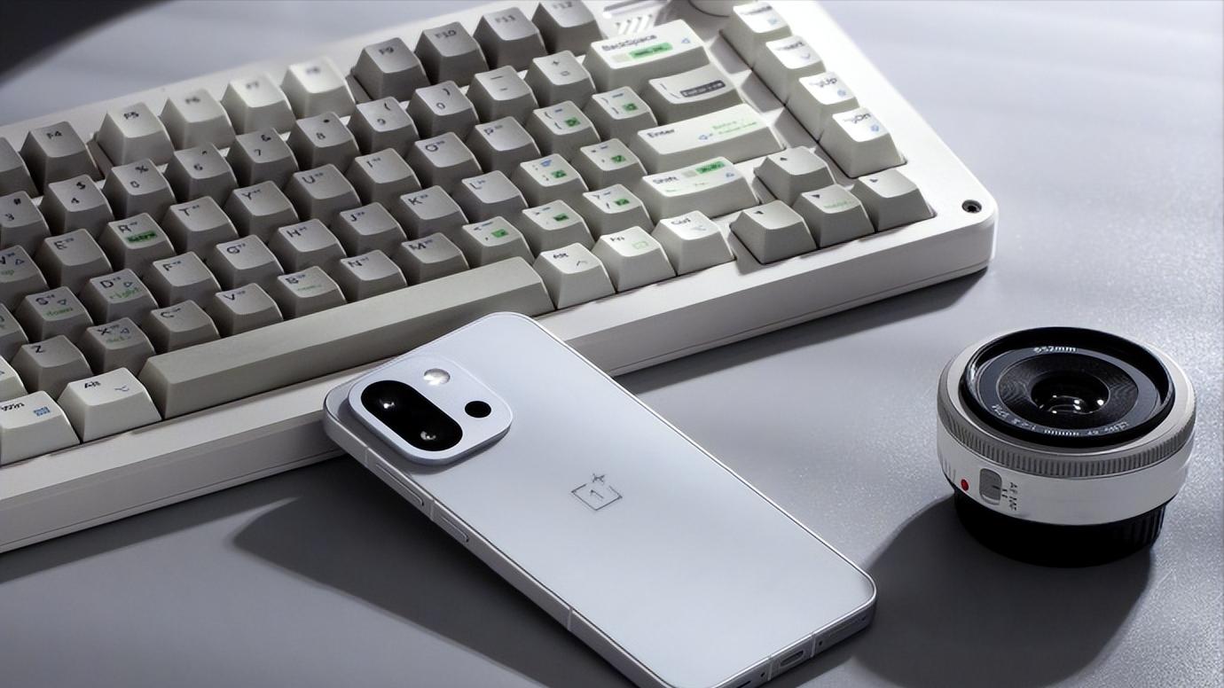 一加15T超长预热开启，比苹果更窄边框，潜望镜头，价格有惊喜？