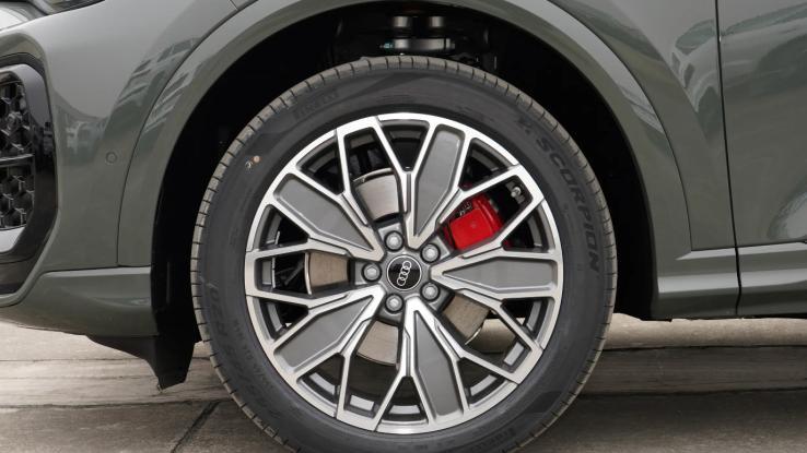 中型SUV豪华之争再起波澜，全新奥迪Q5L即将下场，前排座椅配按摩