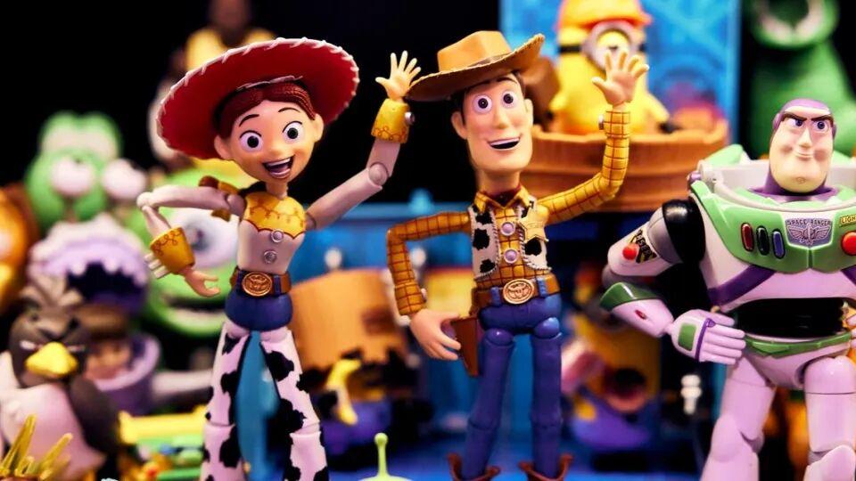 全球潮玩进化论：在不同坐标里，拆开相似的快乐