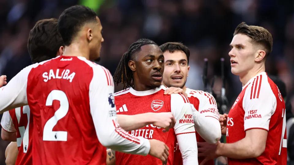 英超争冠白热化！阿森纳领跑却赛程凶险，曼城仍有机会！