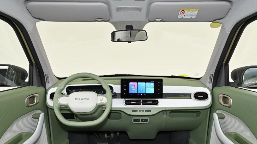 25款吉利银河熊猫：续航210km，适合城市通勤吗？