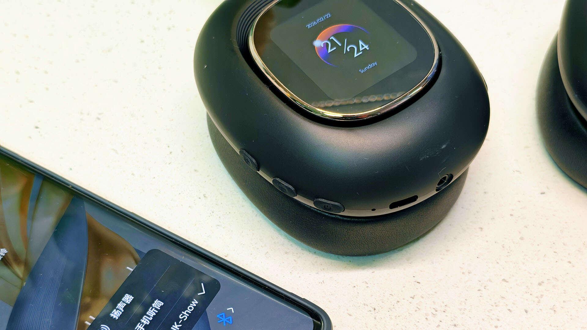 头戴式耳机终于玩出新花样！南卡SHOW灵动耳机，这灵动屏也太香了