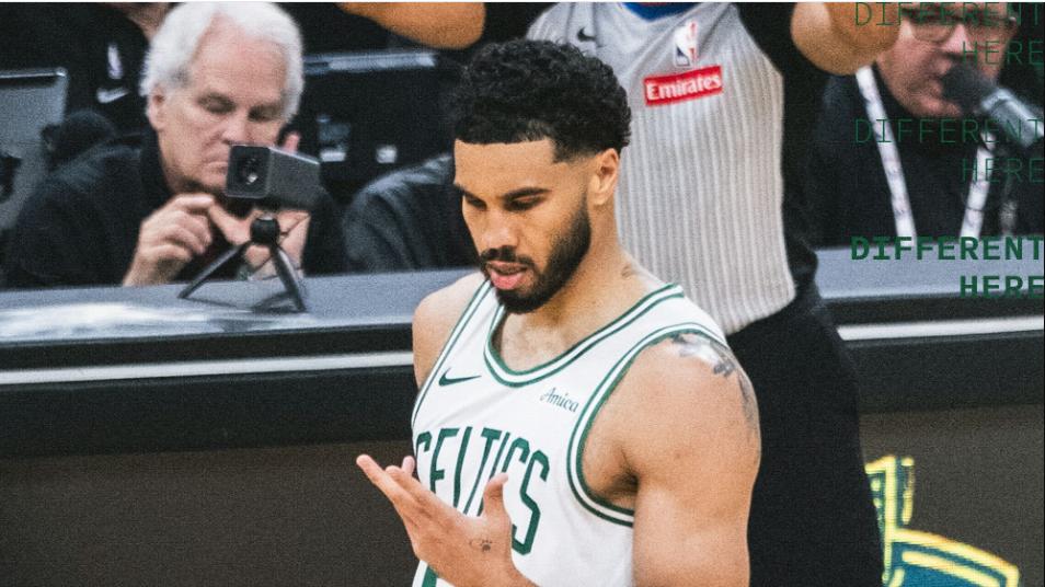 布朗更衣室逗塔图姆儿子！双探花51+15默契十足 五场晋级概率78%