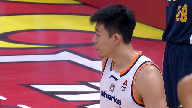 上海男篮40分大胜，张镇麟22+3打广东有心得 卢伟放烟雾弹 徐杰低迷