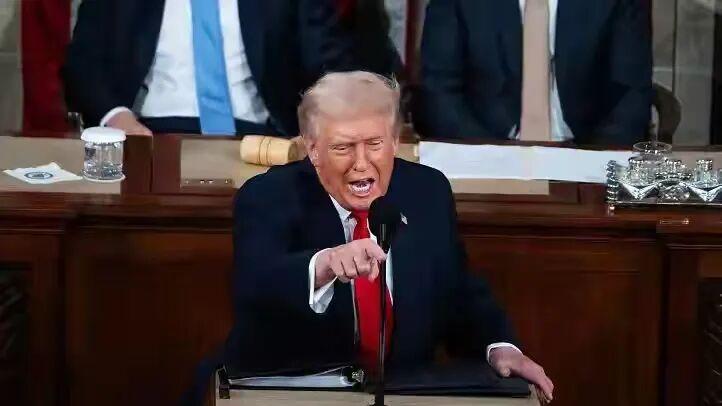 封锁令生效，美军已动手！霸权威慑到底还能撑多久？