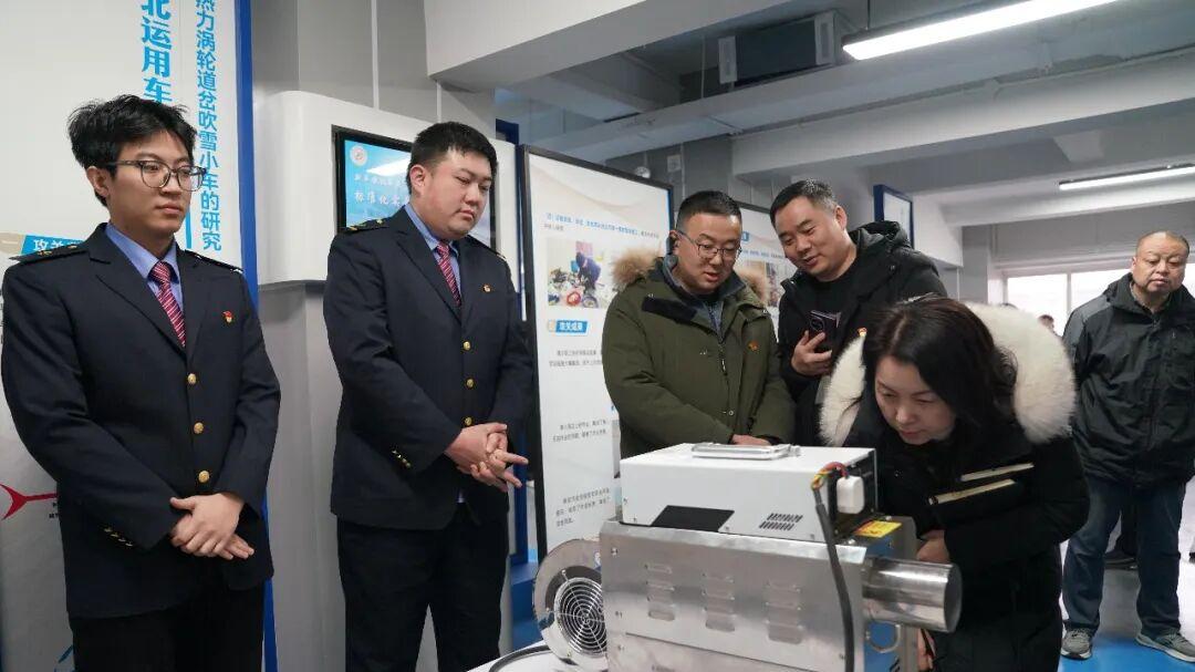 临潼宣传联盟组织开展赴新丰镇机务段观摩学习活动