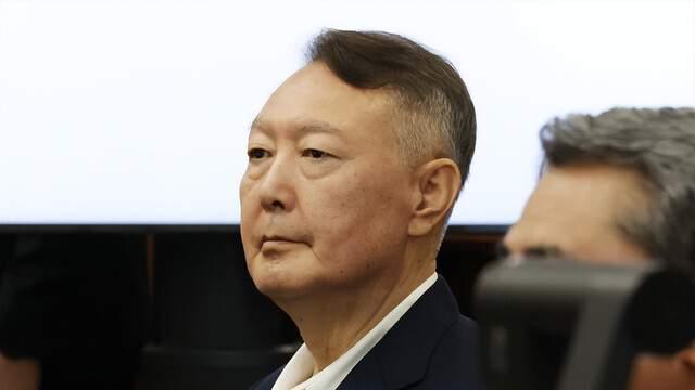 内乱罪头目尹锡悦一审获刑无期，咎由自取、罪有应得