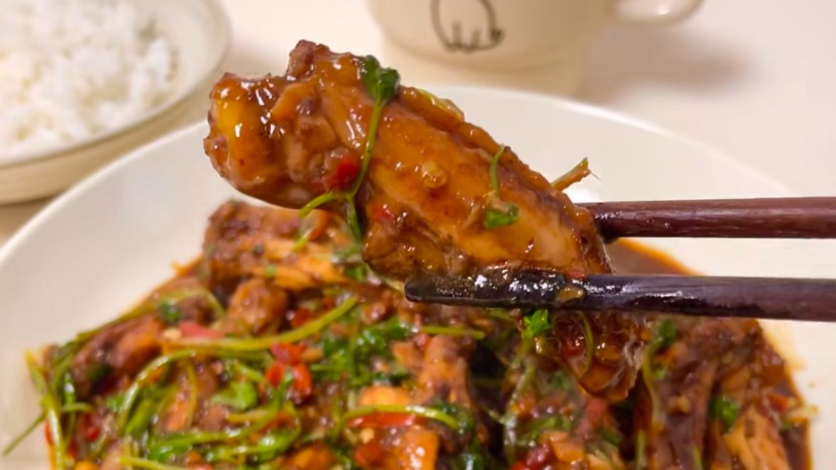 江西辣鸡翅：一道让人欲罢不能的家常辣味