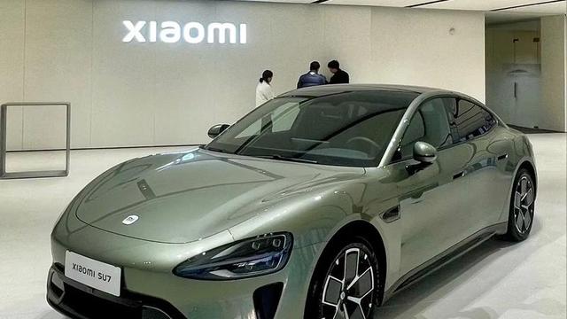 荒诞的一幕出现了，小米新车还没发布，AI已被大规模“投毒”了
