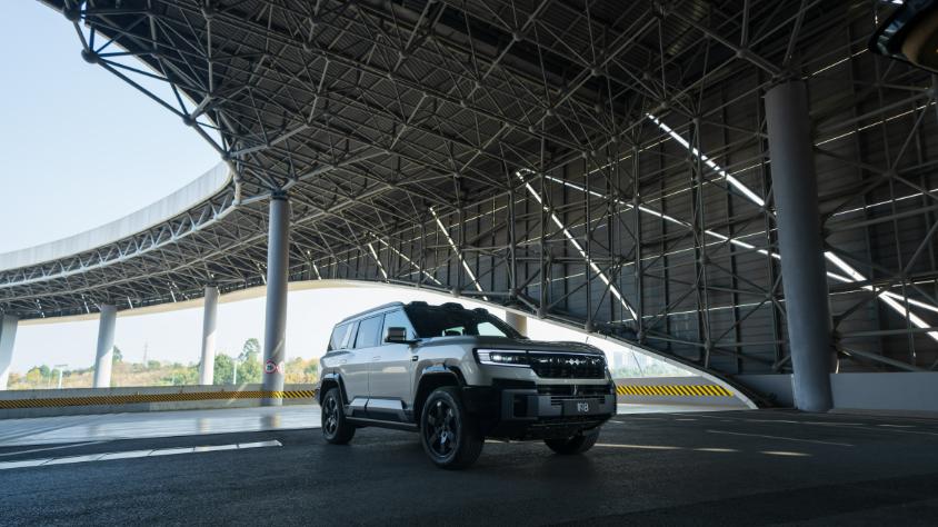 《惊蛰无声》之外，方程豹与那些真实的“守护者”