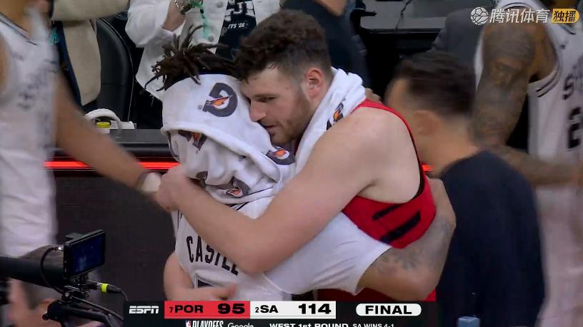 马刺4-1开拓者！文班17+14+3+6帽，小杨接连三分出手，赛后阿夫迪亚一把抱住卡斯尔