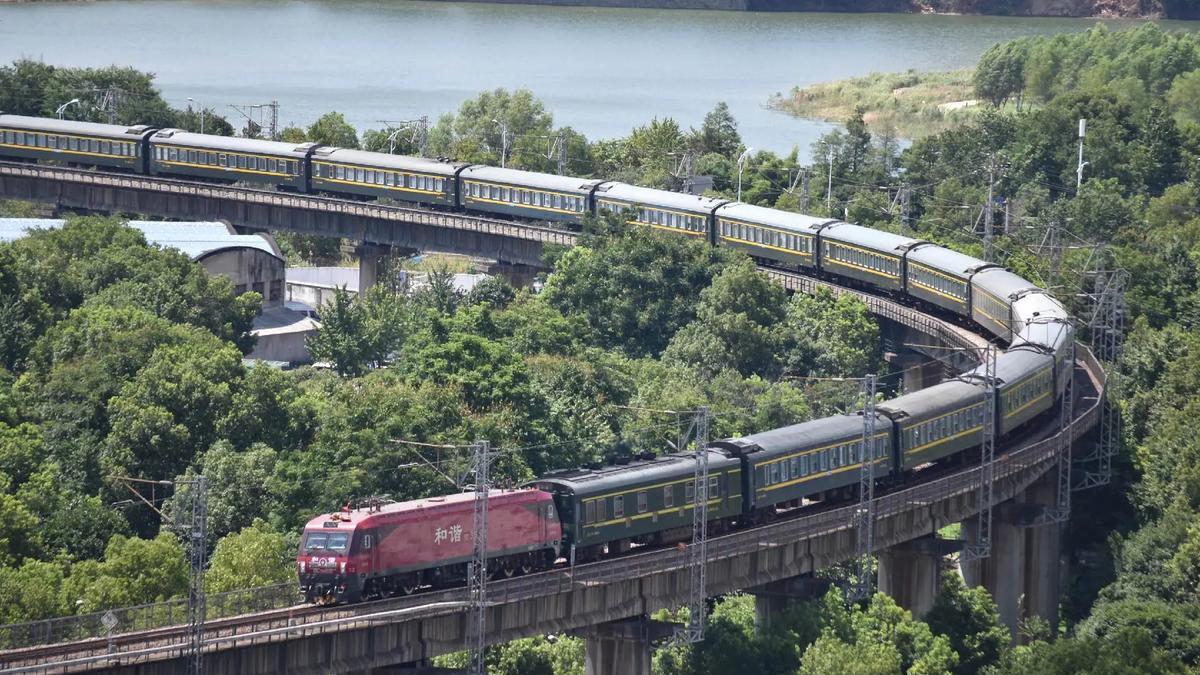 买短乘长涉嫌违法，买长乘短不提倡，12306究竟要乘客怎么办？