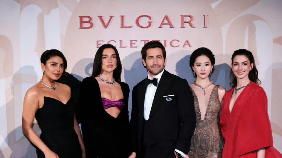 刘亦菲米兰封神：一袭流苏深V，诠释何为“顶级高定自由”