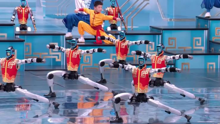 立起来的汽车：当造车新势力集体“造人”