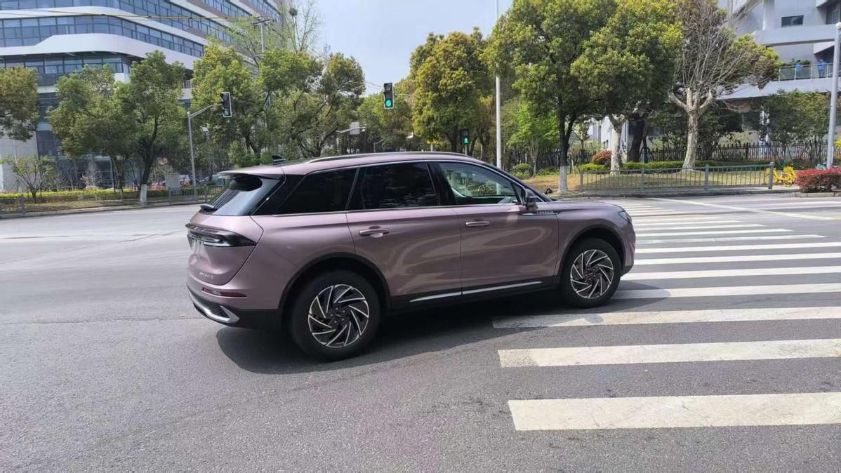 这个紫色不会是北京车展要发的限定色吧？