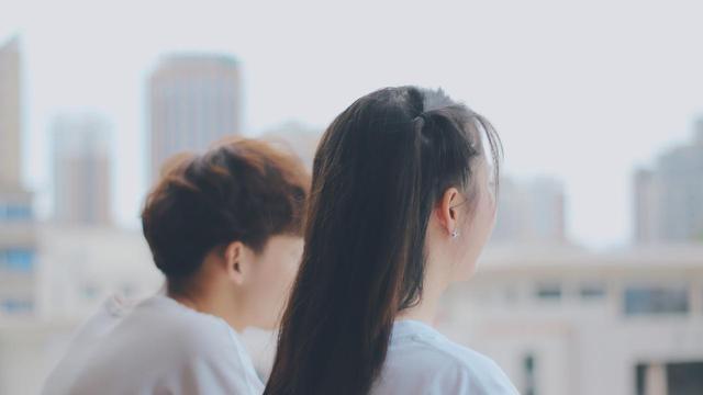 寂寞招惹，爱情撒了谎