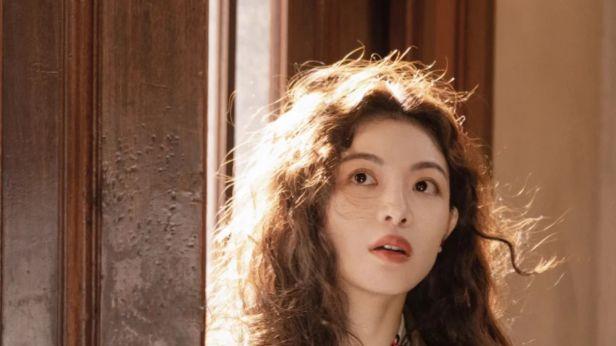 氛围感新年卷发｜拍照巨上镜，发量少也能烫的慵懒卷