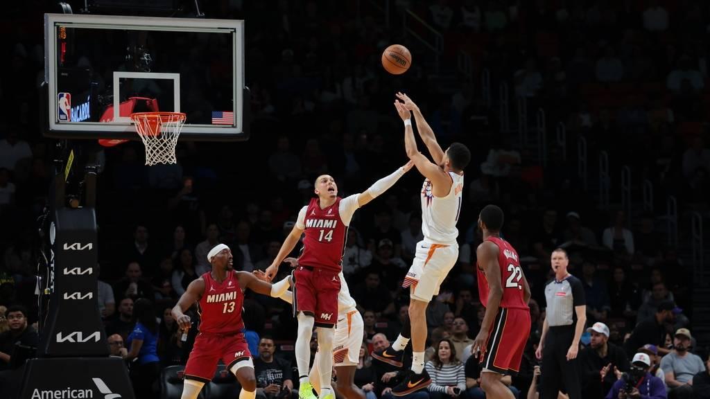 阿德巴约29分布克24+9+9 热火险胜太阳