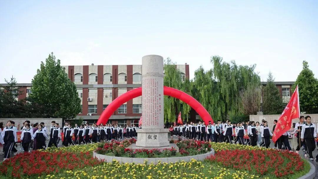 砺剑三载今朝出征 青春逐梦光耀范中——范亭中学举行2026年高考出征仪式