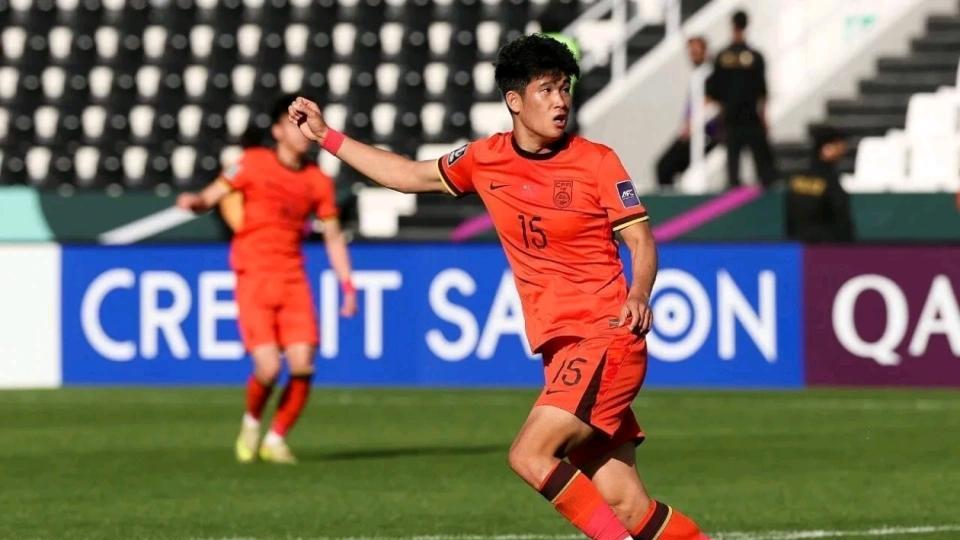 中国U23国家队顶级中卫获新合同：新赛季盼锁定中超主力位置，明年征战亚洲杯！