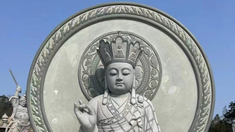 石雕地藏菩萨法号中为何常带“南无”二字？