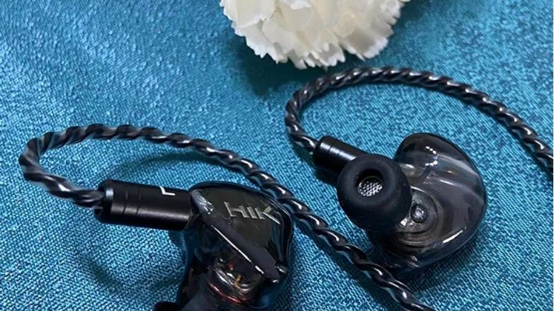 3款有线耳机，通话轻松，强化了音质共鸣