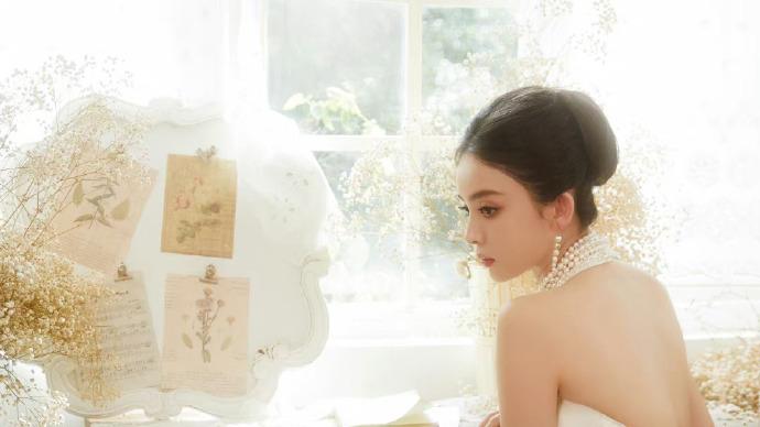 古力娜扎珍珠礼服，演绎纯白优雅神话！