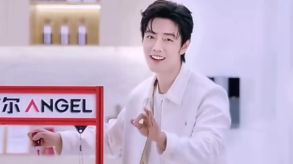 肖战直播被问"压力大吗"，当场摆手辟谣："我的压力真没那么大"