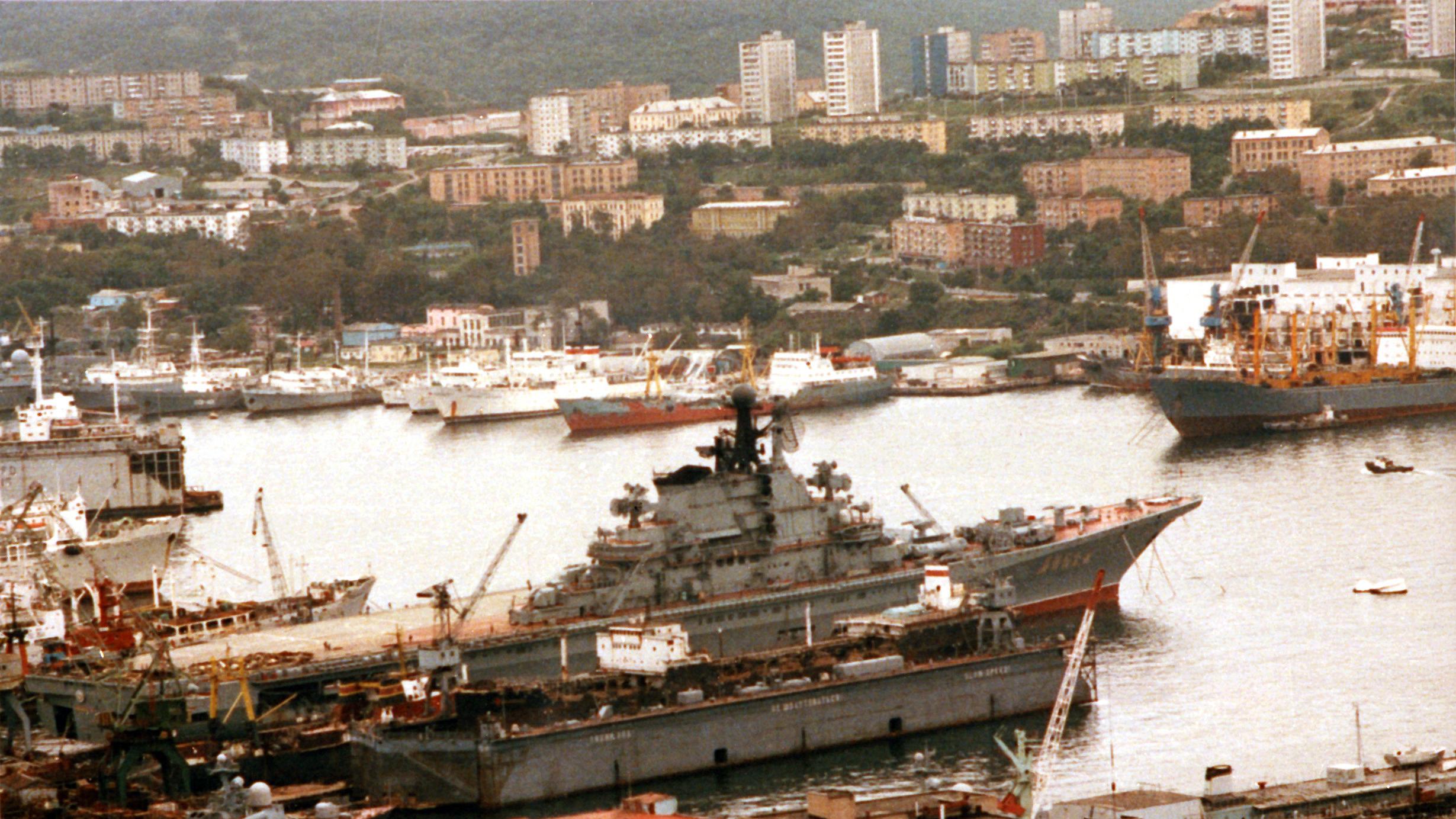 美国用“航母无用论”，成功忽悠了苏联，却始终无法动摇中国？